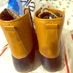 Duck boots
